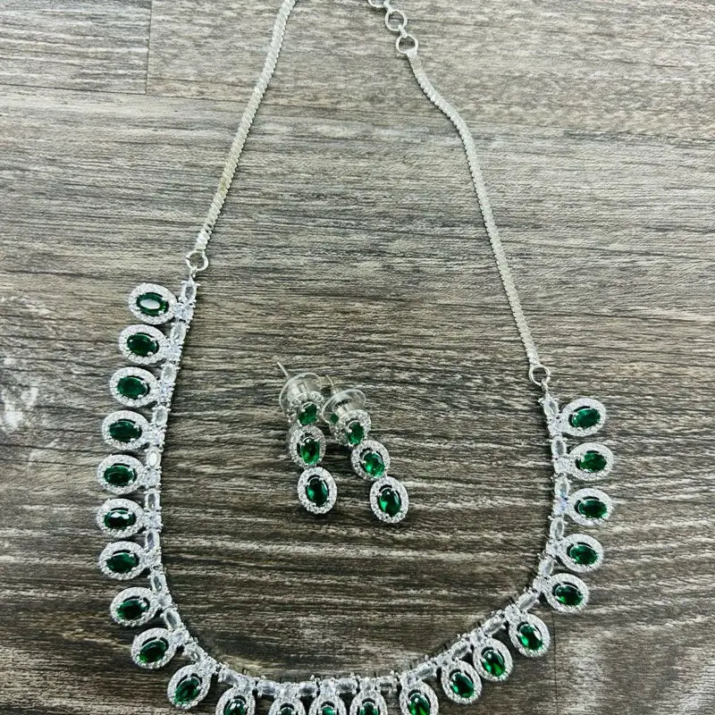 Beautiful ad set comes with matching earrings, perfect for any special occasion.
