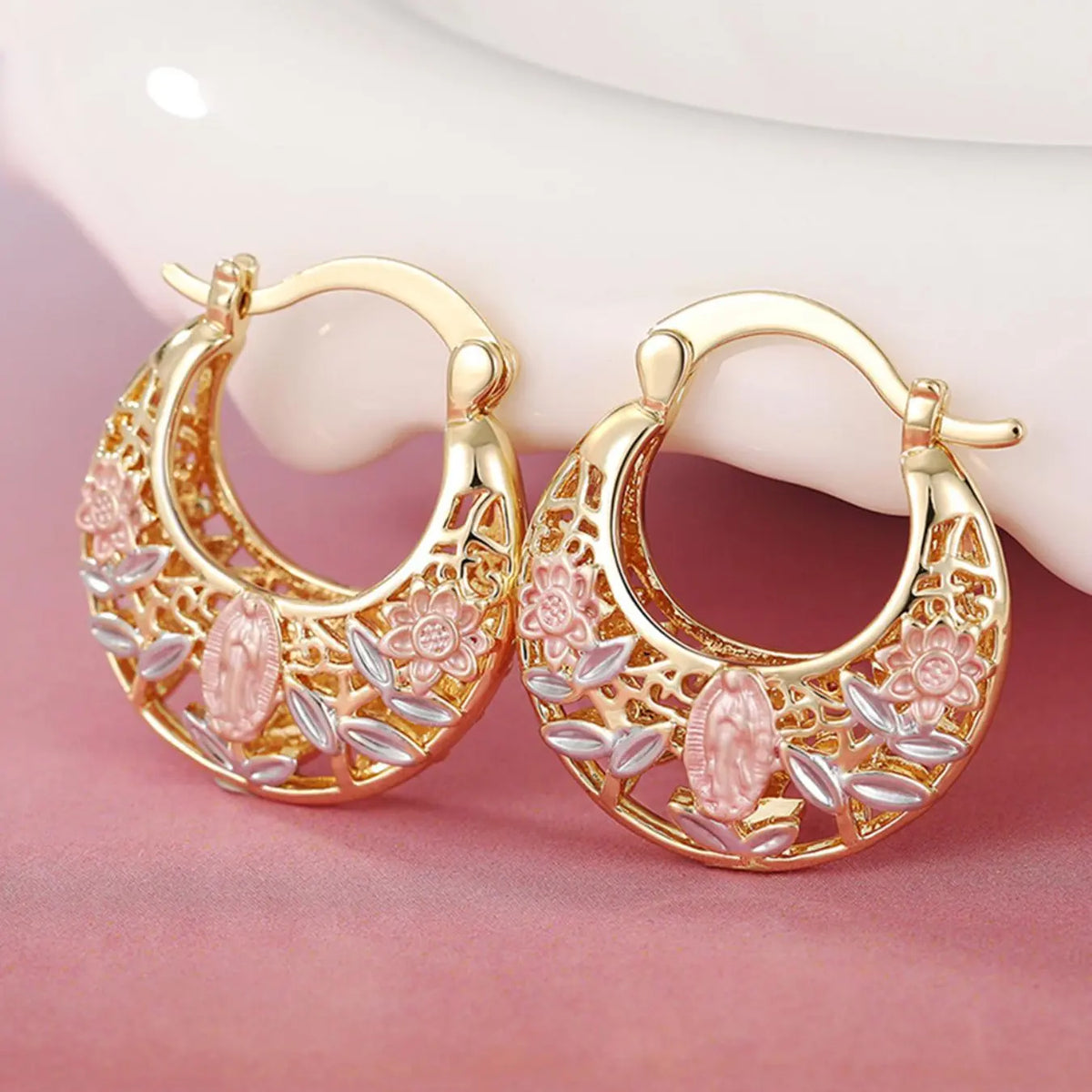 Mexican-style sunflower pattern gold-coloured hollow hoop earrings, hoop shape earrings, elegant party earrings, the perfect anniversary gift for mothers and couples, earrings jewelry