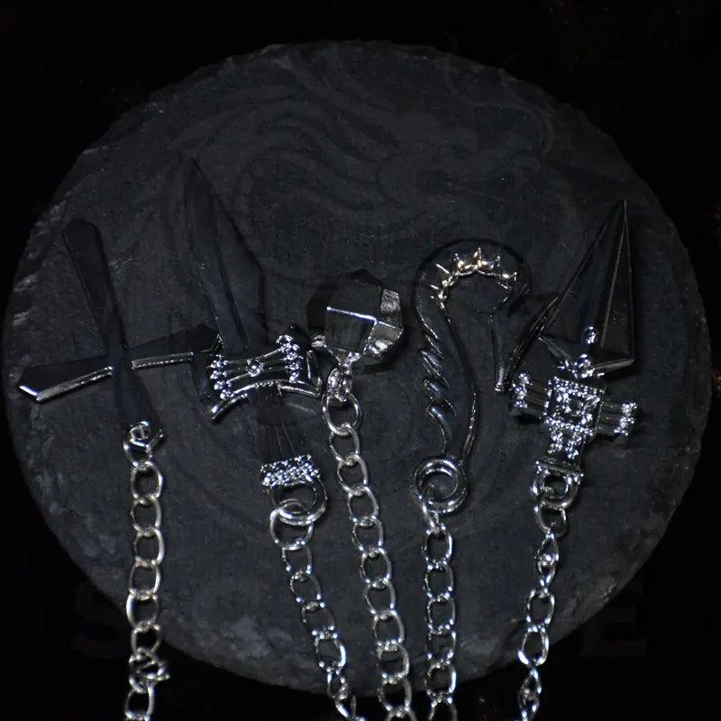 Unisex Anime-Inspired Metal Chain-Link Bracelet with 5-Ring Kurapika Finger Chains, Hunter x Hunter Cosplay Collectible - Casual Costume Jewelry for Cosplay Events, Flower Accent, Small Parts Choking Hazard Note