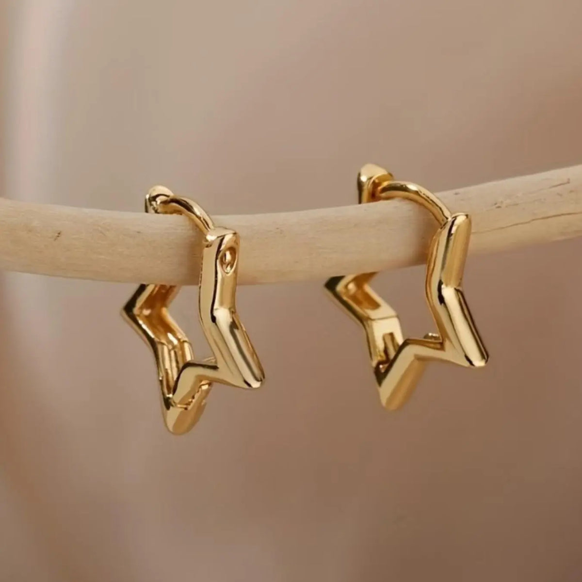 Minimalist Star Earrings for Women, Huggie Earrings, Hoop Earring, Earrings Hoops, Perfect Stainless Steel Jewelry Gift for Dates & Holidays, Jewelry Accessory for Any Occasion