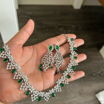 Beautiful ad set comes with matching earrings, perfect for any special occasion.