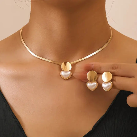 Women's 3-Piece Matching Fashionable Elegant Stylish Plastic Alloy Jewelry Set - Punk Heart Faux Pearl Round Earrings, Minimalist Flat Snake Chain Short Necklace, Suitable for Everyday Wear, Weddings, Matching Jewelry Set