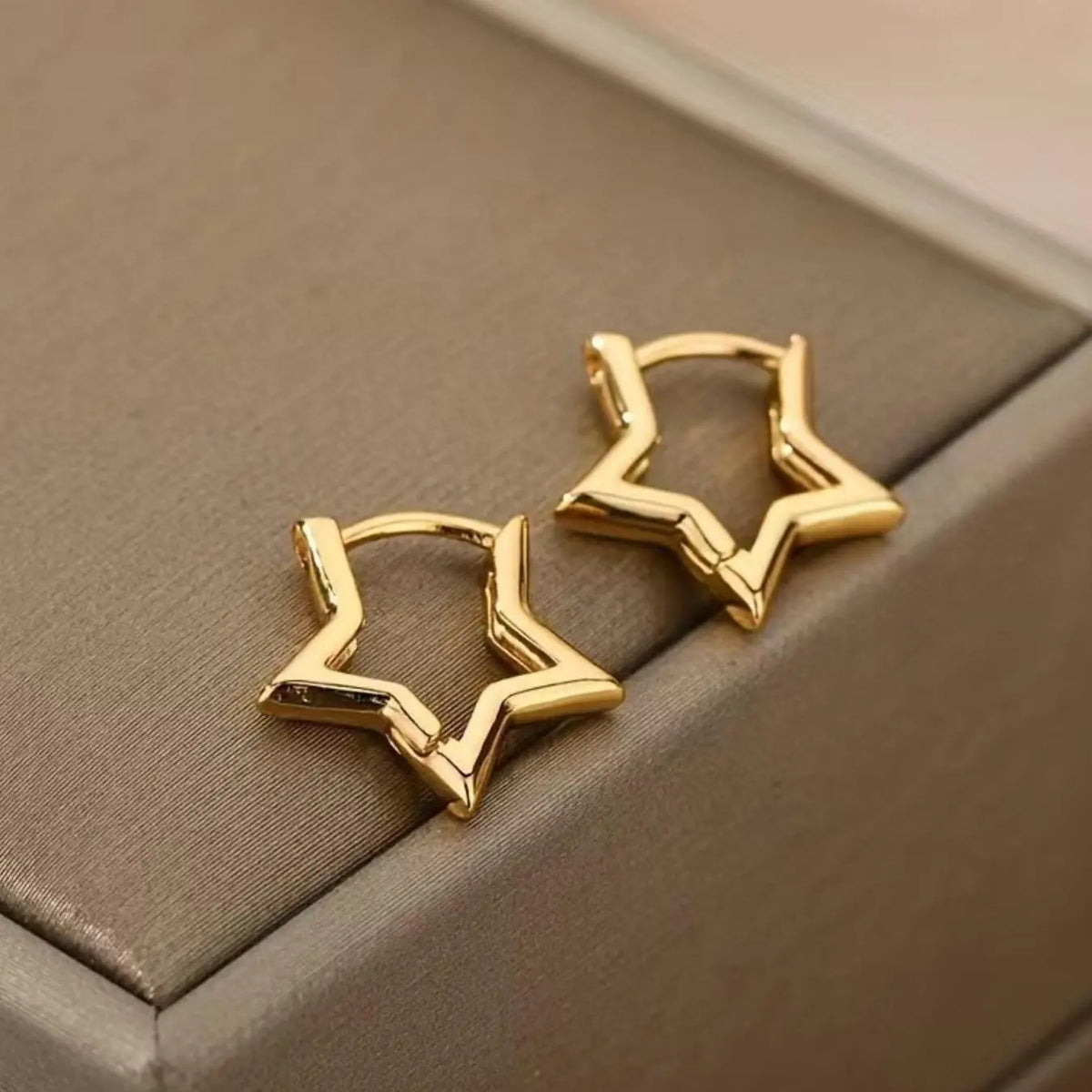 Minimalist Star Earrings for Women, Huggie Earrings, Hoop Earring, Earrings Hoops, Perfect Stainless Steel Jewelry Gift for Dates & Holidays, Jewelry Accessory for Any Occasion