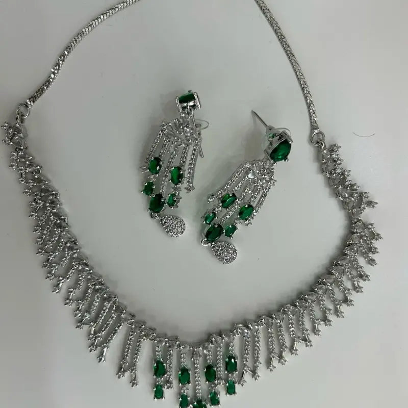 Beautiful ad set comes with matching earrings, perfect for any special occasion.