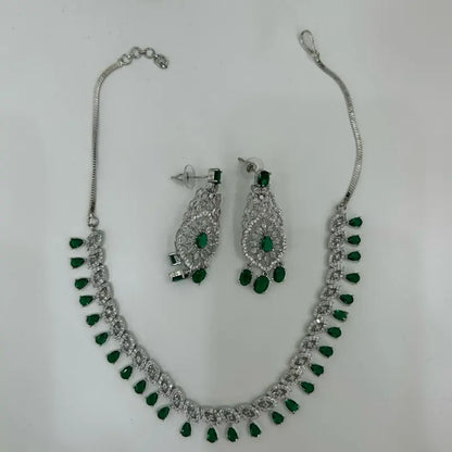 Beautiful ad set comes with matching earrings, perfect for any special occasion.