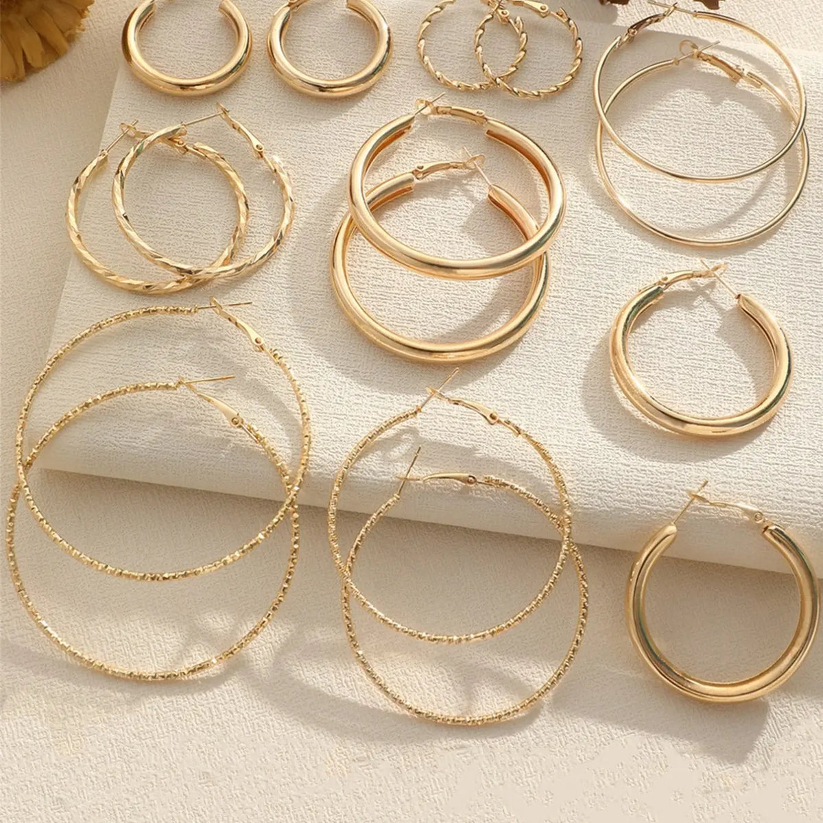 8 Pairs Women's Elegant Twist Design Hoop Earrings, 8 Pairs Trendy Exquisite Hoop Earrings, Chic All-match Vintage Jewelry As Gift for Girlfriend, Versatile Earrings Hoop Earring Sets