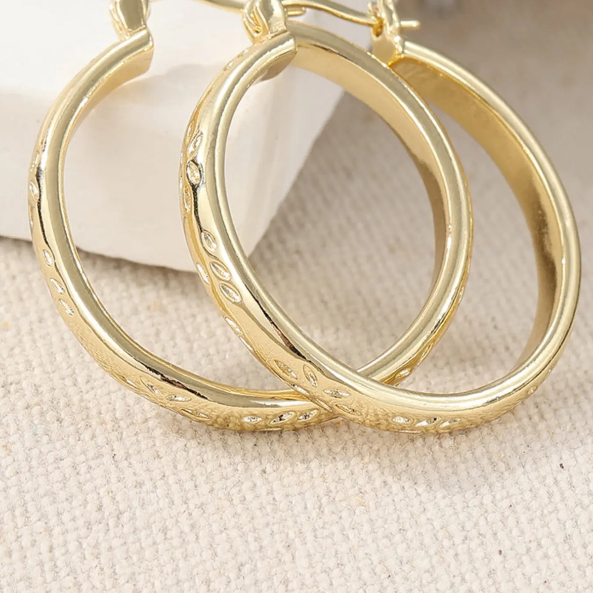 Classic Retro Hoop Earrings for Women, Dainty Lightweight Hoops, Elegant Printed Design Earrings, Perfect Accessories for Daily Holidays and Parties, Fashionable Earrings, Earrings Jewelry