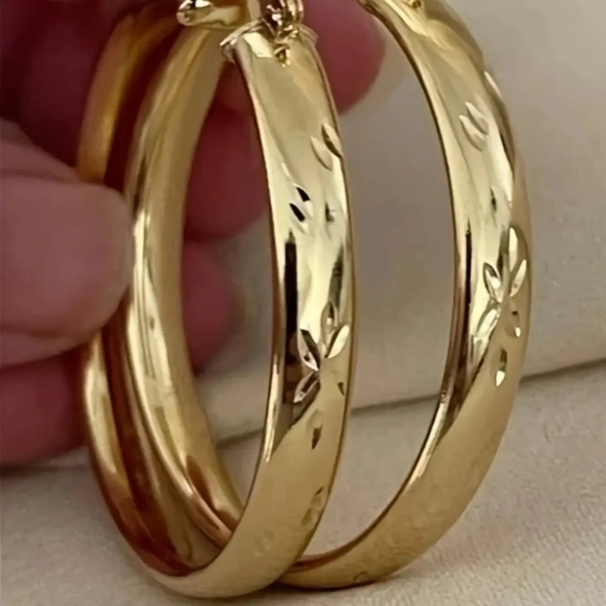 Classic Retro Hoop Earrings for Women, Dainty Lightweight Hoops, Elegant Printed Design Earrings, Perfect Accessories for Daily Holidays and Parties, Fashionable Earrings, Earrings Jewelry