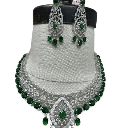 Beautiful ad set comes with matching earrings, perfect for any special occasion.