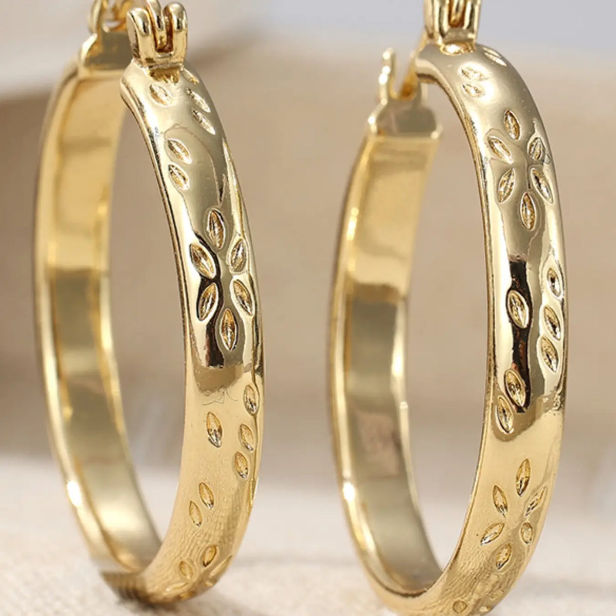 Classic Retro Hoop Earrings for Women, Dainty Lightweight Hoops, Elegant Printed Design Earrings, Perfect Accessories for Daily Holidays and Parties, Fashionable Earrings, Earrings Jewelry